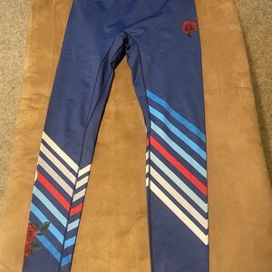 PELOTON WOMEN’S  LEGGINGS SIZE MEDIUM